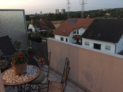 Top Lage: Nette 3 Zi-Wohnung mit Balkon und Blick ins Grüne