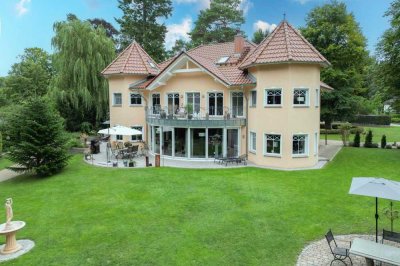Grandioser Luxus in direkter Lage an der Müritz: Repräsentative Villa in erstklassiger Umgebung
