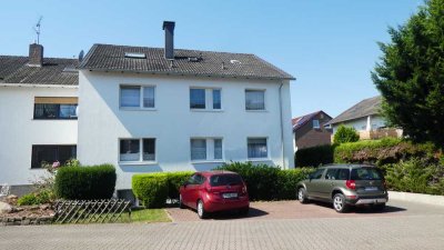 Vollständig renovierte 3-Raum-Dachgeschosswohnung mit teilmöblierter Küche in Paderborn