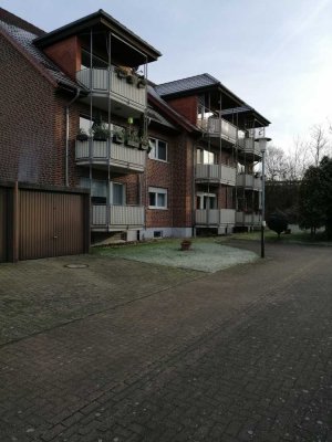 GEMÜTLICH !!! 2 Z. im DG. in moderner Gestaltung mit SONNEN - Balkon, Garage in zentraler Lage
