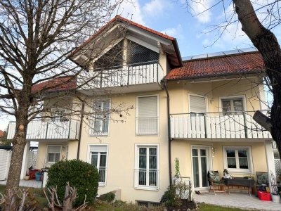 Traumhafte Dachgeschosswohnung mit Charme und besonderem Giebelfenster