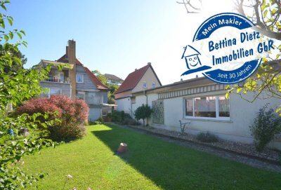 DIETZ: Stilvolles Einfamilienhaus mit Einliegerwohnung und schönem Garten in Schaafheim OT Radheim!