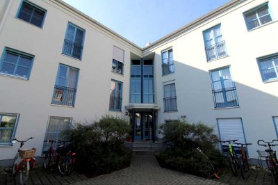 Moderne 3-Zimmer Dachgeschosswohnung mit Balkon, Duplexparker und Einbauküche in Rosenheim/Happing!