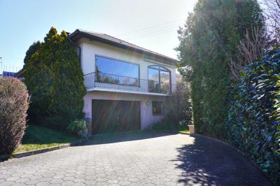 OFFENES BIETERVERFAHREN
Großzügiges Zweifamilienhaus mit idyllischem Garten und Doppelgarage!