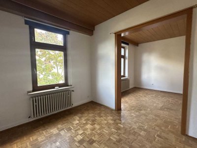 3,5-Zimmer Wohnung im 2. OG mit Balkon in Duisburg-Dellviertel