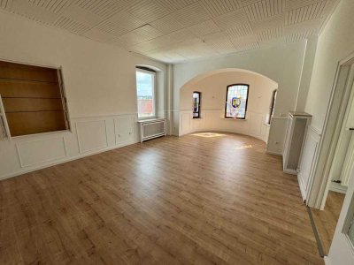***Lichtdurchflutete Wohnung mit Balkon***