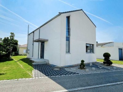 „Modernes Design trifft auf Energieeffizienz – Einziehen & Wohlfühlen in Steinmauern“
