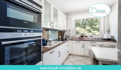 Helle 3-Zimmer-Wohnung mit Südwest-Loggia, Stellplatz+Einbauküche in Pützchen