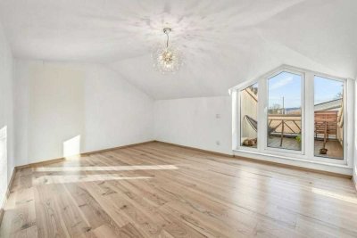 Licht, Luft, Dachgeschoss: 2-Zimmer-Wohnung mit Terrasse, Balkon und Natur direkt nebenan