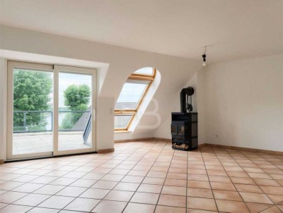 Rheinblick inklusive: Außergewöhnliche Maisonette mit Dachterrasse & Kamin