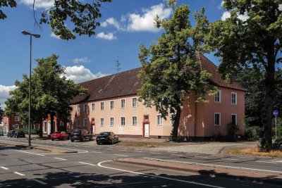 Zentrales Wohnen mit Tageslichtbad  // 1.OG links