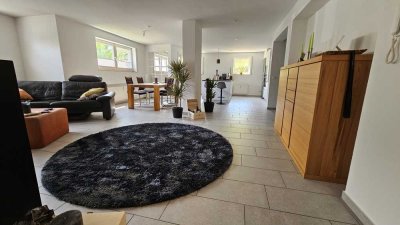 Schicke EG-Wohnung mit 3,5 Zimmern, Einbauküche, TG Stellplätze in genialer Lage!
