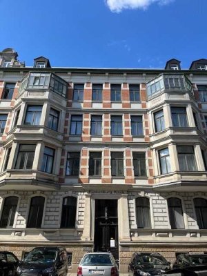 Altbauwohnung | 2-Zimmer mit Einbauküche