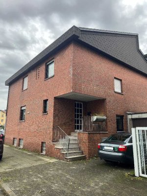 Interessantes Ein bis Zwei-Familienhaus mit Büro/Praxisoption
Bochum Wattenscheid

(72453)