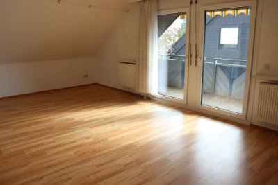 3 Zimmer Dachgeschosswohnung mit großem Balkon in Karlsruhe-Grünwinkel