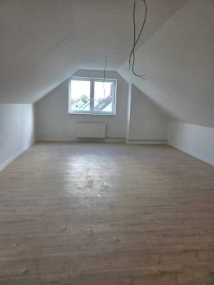 Stilvolle, modernisierte 3-Zimmer-Maisonette-Wohnung mit Balkon in Hannover