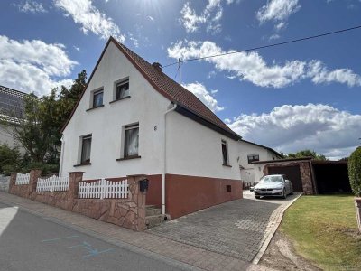 Charmantes Einfamilienhaus mit Garten, Garage und großzügigem Raumangebot in ruhiger Lage