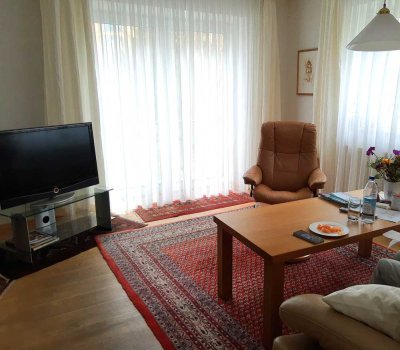 Eck-Bungalow mit Terrasse und großem Garten