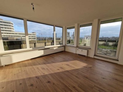 Große Dachterrasse und renovierte 2-Zimmer-Wohnung im Zentrum von Nürnberg