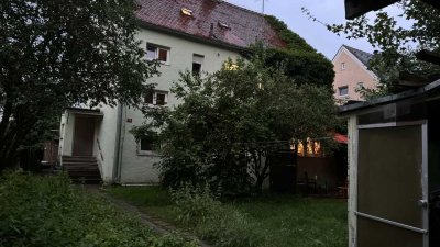 Sanierungsbedürf. 3-FHS + Genehm. zum Anbau einer zus. Wohneinheit - 600m2 - (990.000€ Share-Deal)