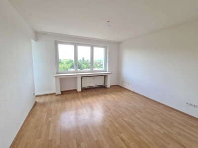 Schön und gemütlich! Top 2,5 Raum Wohnung in zentraler Lage ! Balkon und Aufzug !
