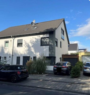Exklusive Doppelhaushälfte mit Pool, Kamin und Garten in bester Lage von Bonn-Vilich