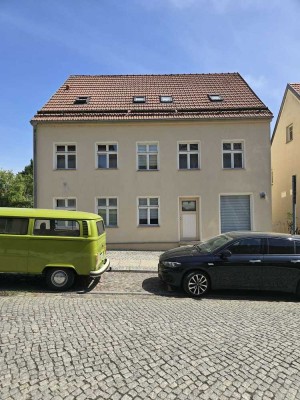 3-Parteien-Wohnhaus mit Garage als Investment oder Familienwohnsitz - 2 Wohnungen Bezugsfrei