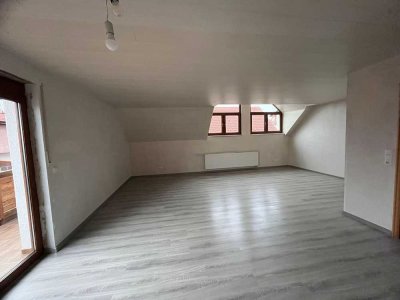 Vollständig renovierte Wohnung mit drei Zimmern und Balkon in Walldürn