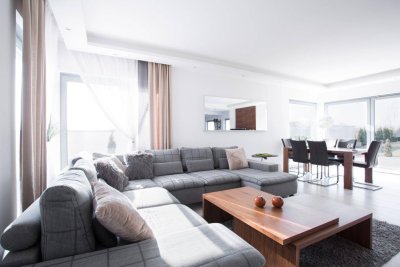 ERSTBEZUG: 4-Zimmer-Wohnung mit Eigengarten und idealem Wohnkonzept