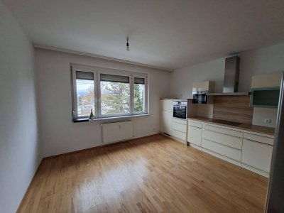 Moderne 3-Zimmer Wohnung mit Balkon und Parkplatz