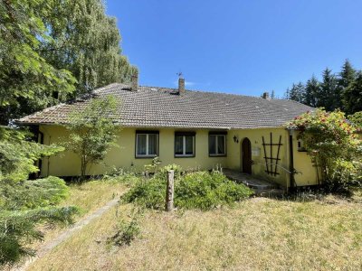 Zweifamilienhaus mit Garage in idyllischer Lage