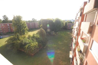 Einzug fertige 4 Zimmerwohnung mit Einbauküche, Balkon
