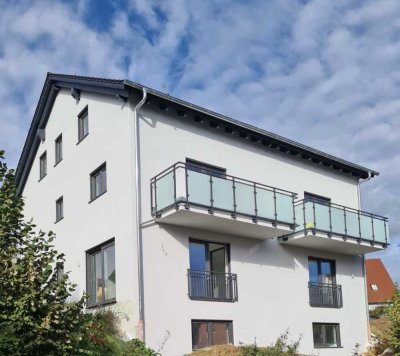 Neuwertige 4,5-Zimmer-Wohnung mit Balkon und Einbauküche in Bretzfeld
