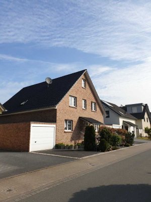 Schöne 4 Z, K, D, Bad, Gäste-WC und Balkon im Zweifamilienhaus