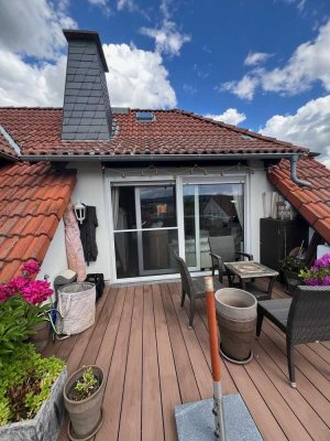 DG Wohnung mit großer Terrasse + 2 PKW-Stellplätze in TOP Lage