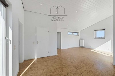 Bezugsfreie attraktive DG-Wohnung mit 2 Balkonen, Garage & Renovierung 2024 in Porz-Urbach