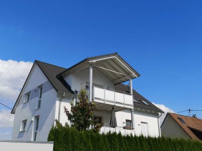 Inningen: Tolle DG-Wohnung mit drei Zimmern und Südwest Sommerwohnzimmer