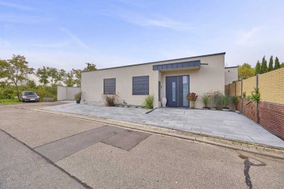 Modernes Einfamilienhaus mit zwei Einliegerwohnungen in ruhiger Lage von Brühl