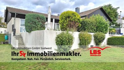 Bungalow mit hoher Wohnqualität, schöner Freifläche und Doppelgarage in Top Lage