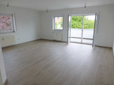 Zentrumsnahe, helle 3,5-Zimmer-Wohnung mit EBK und Balkon