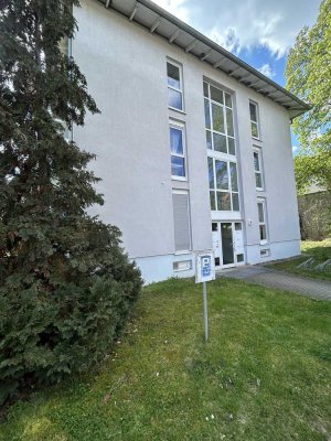 Gemütliche 2-Raum-Wohnung mit Balkon im gepflegten Mehrfamilienhaus in Elbnähe