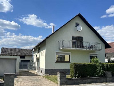 NEU! Teilsaniertes 1-2 Fam.-Wohnhaus mit 667 qm Grundstück und 2 Garagen in Dettenheim