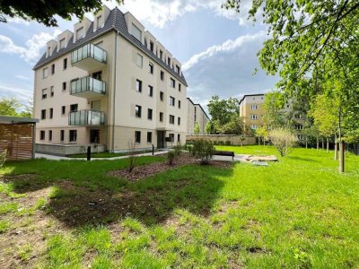 MIT GROSSER TERRASSE UND EIGENEM GARTEN