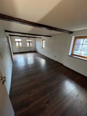 Schöne Wohnung mit vier Zimmern sowie Balkon und Einbauküche in Bevern