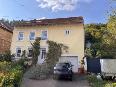 Stilvoll renovierter Altbau auf tollem Grundstück