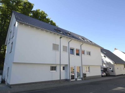 Hochwertige Dachgeschoßwohnung mit Loggia, EBK und vielen Extras !