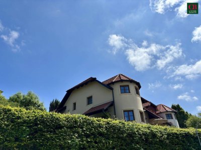 SCHÖNE DOPPELHAUSHÄLFTE MIT UNVERBAUBAREN BLICK !!