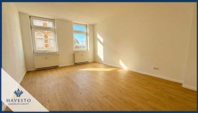 Einziehen & wohlfühlen: Frisch renovierte 3-Zimmer-Wohnung mit  Einbauküche und Balkon