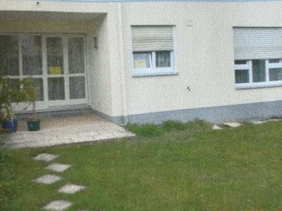 Gepflegte 2-Zimmer Terrassenwohnung incl. Tiefgarage und Einbauküche in Königsbrunn