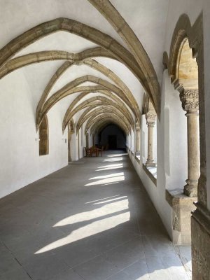 Erstbezug einer möblierten 2-Raum-Wohnung im ausgezeichneten Denkmal Kloster Karree